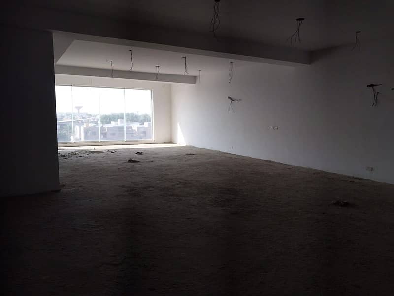 Defence Raya 8 Marla fourth floor office with lift for rent 3