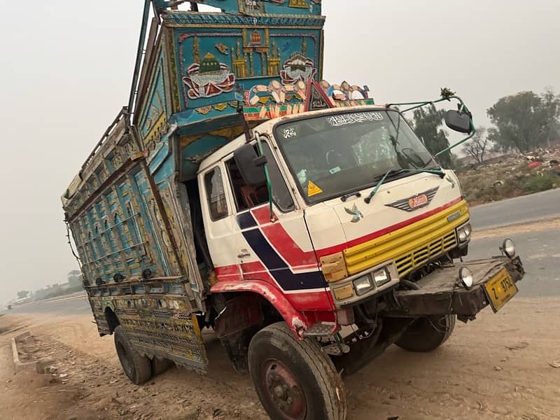 Hino 6 wheeler 0