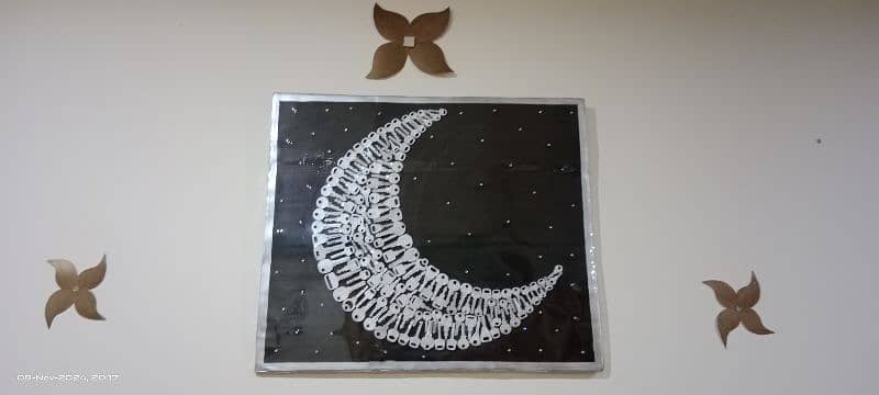 Beautiful Crescent Wall Hanging Frame. 0