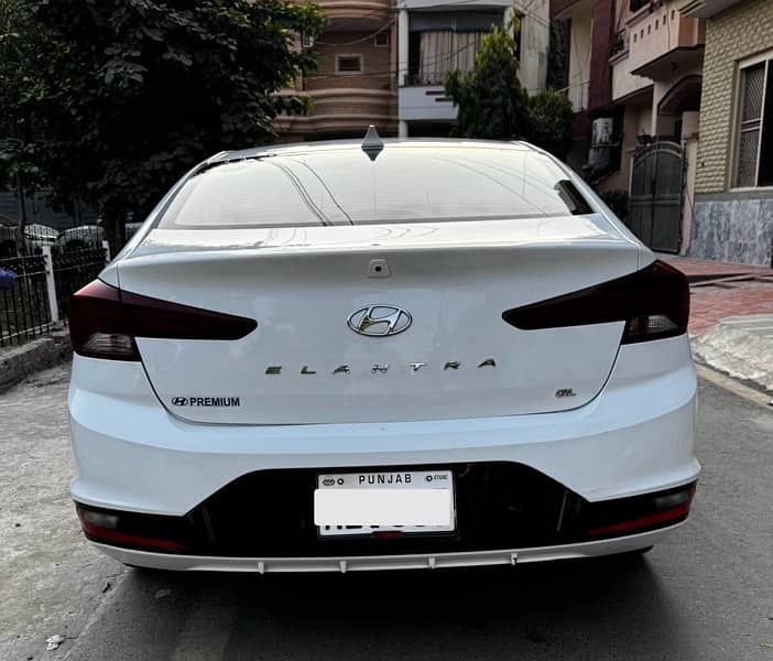 Hyundai Elantra 2022 1