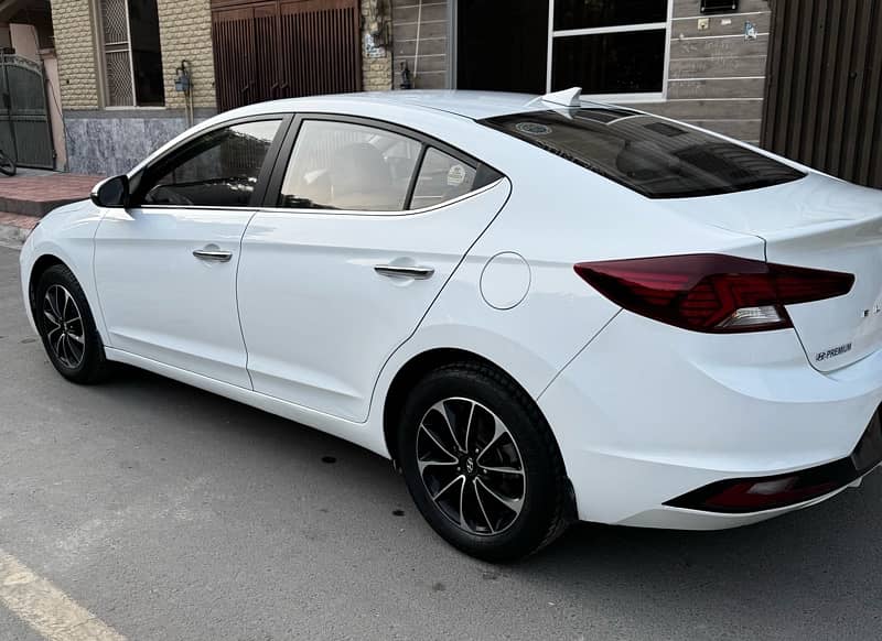 Hyundai Elantra 2022 18