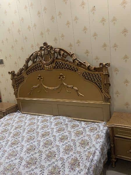 Complete bed set with king size bed, sidetables and dressing 2