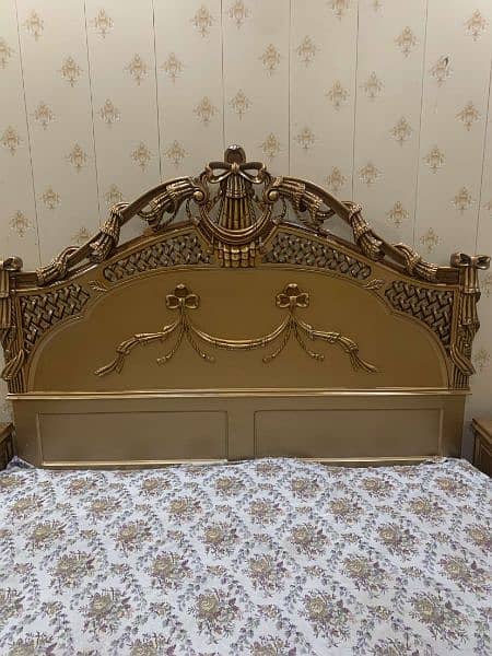 Complete bed set with king size bed, sidetables and dressing 3