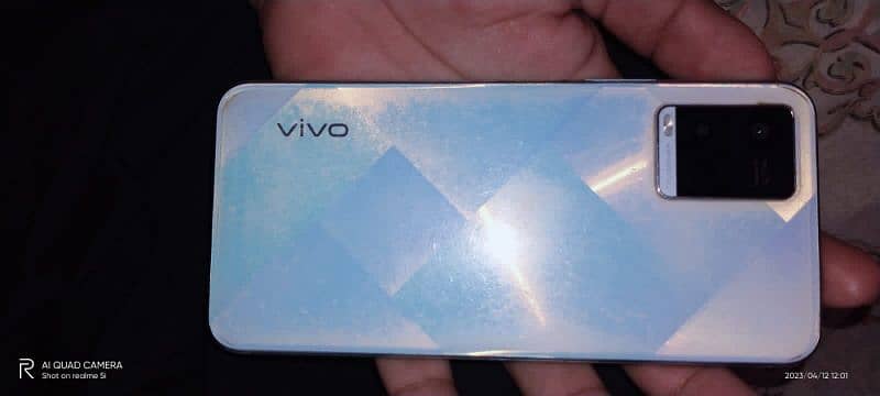 vivo y21 with box 1