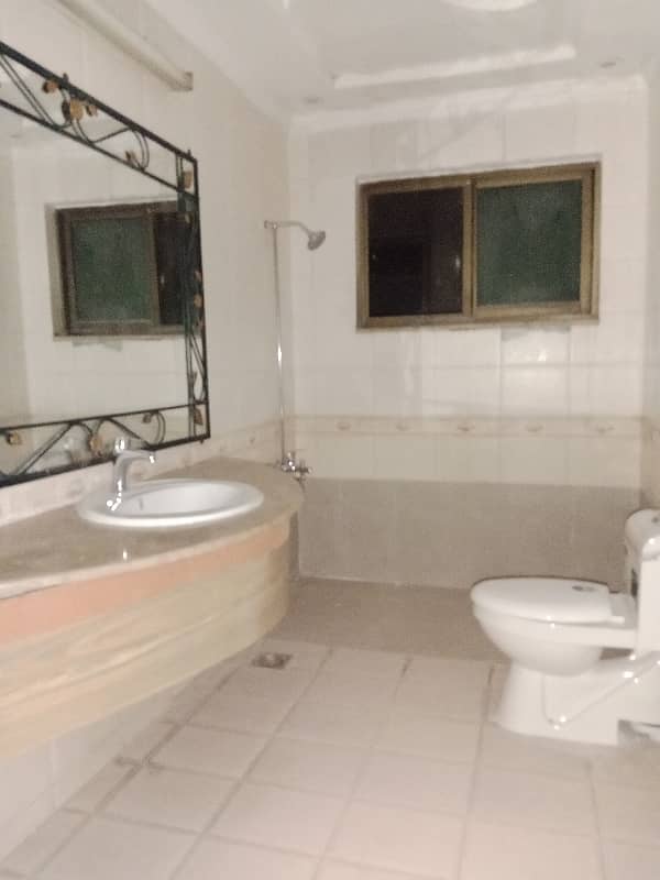 Good Condition 6 Bed 7 Bath House For Sale 2