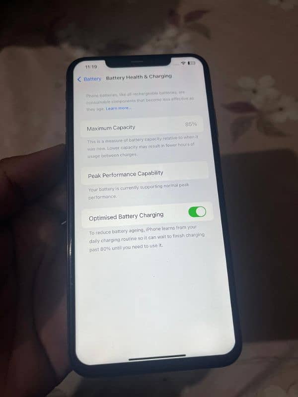 iPhone Xs max Gold colour 64 GB non pta 2