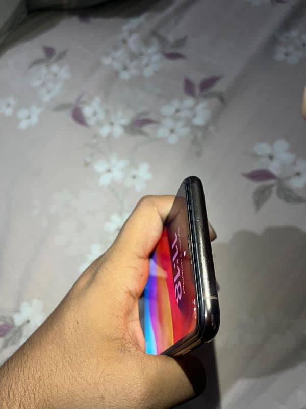 iPhone Xs max Gold colour 64 GB non pta 3