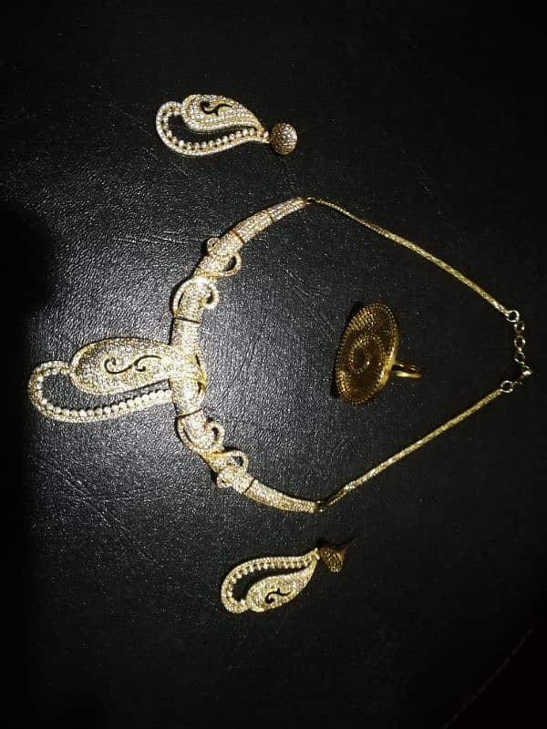 Jewellery set 1 carat gold. 3