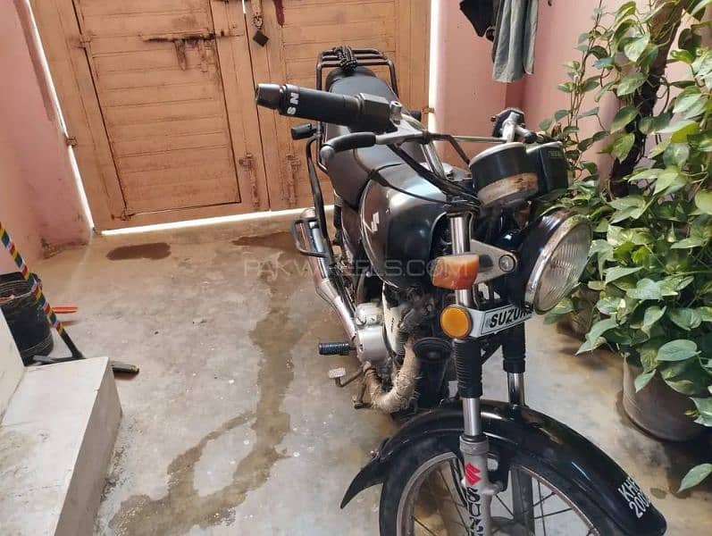 Suzuki GS 150 2014 6