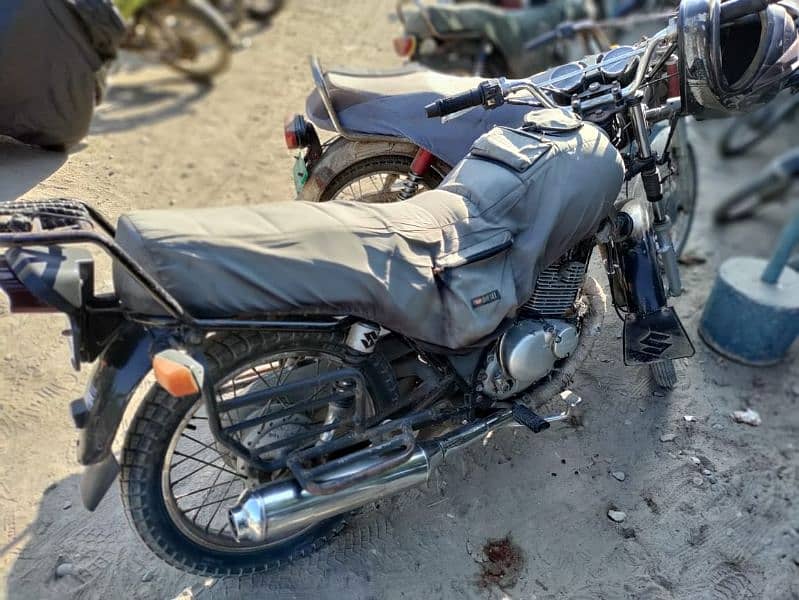 Suzuki GS 150 2014 13