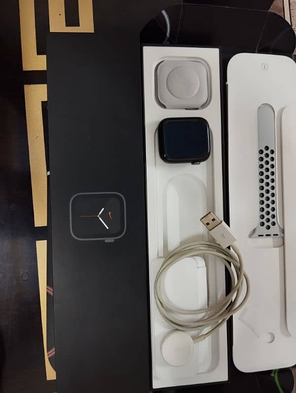 Apple Watch Series 6 Nike Special Edition 44 MM 1