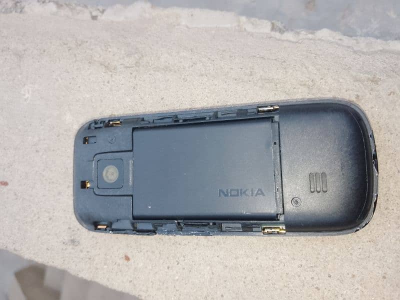 Nokia 2700 good condition no any fault  non PTA contact 03142552377 2