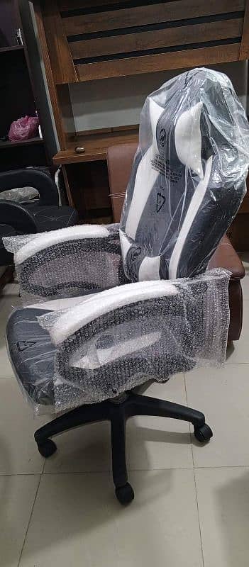 gaming chair availble 3