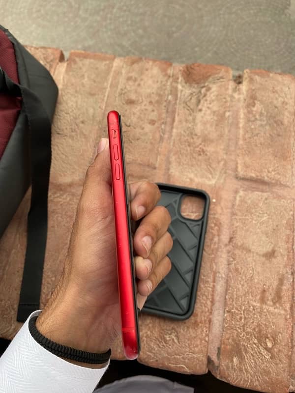 Used Red iPhone 11 (256 GB) – PTA Approved, 8/10, 71% Battery 3