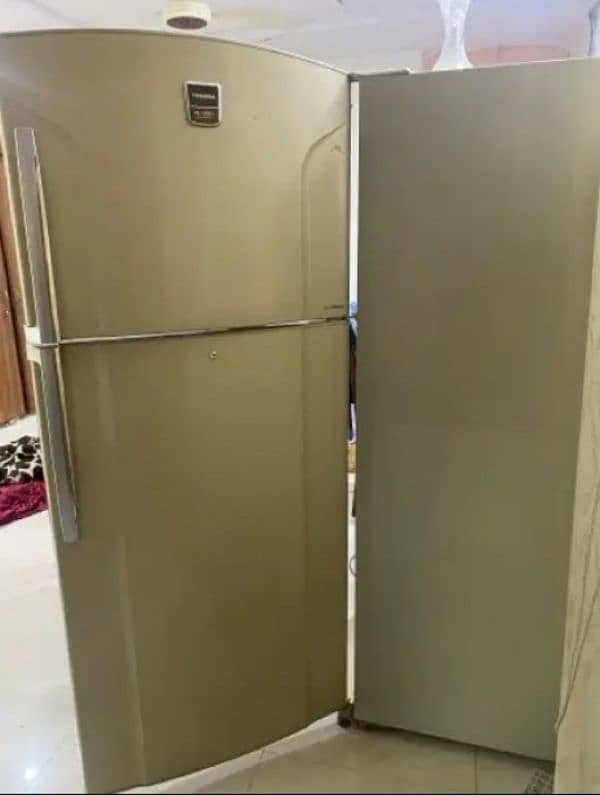 Toshiba Big Size Fridge Refrigerator Freezer 0