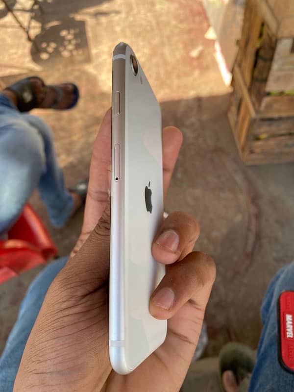 IPhone SE 2020 PTA APPROVED GOOD PRICE. . 3