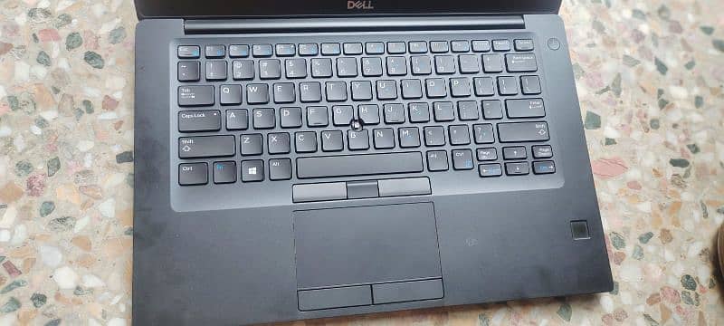 Dell i7 8th gen 7490 4