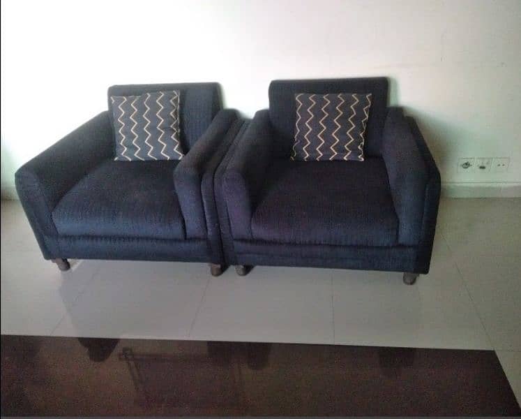 1 seater sofa set in black velvet 1