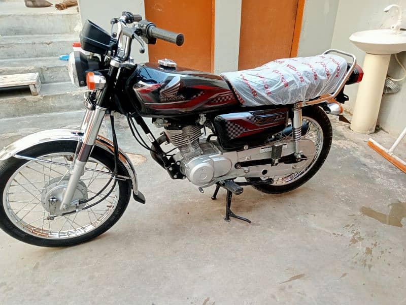 Honda CG 125 model 2024 ka 6 month unregistered 1300 km Chali ve 0