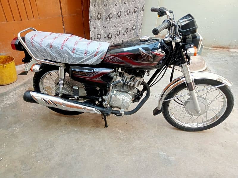 Honda CG 125 model 2024 ka 6 month unregistered 1300 km Chali ve 1