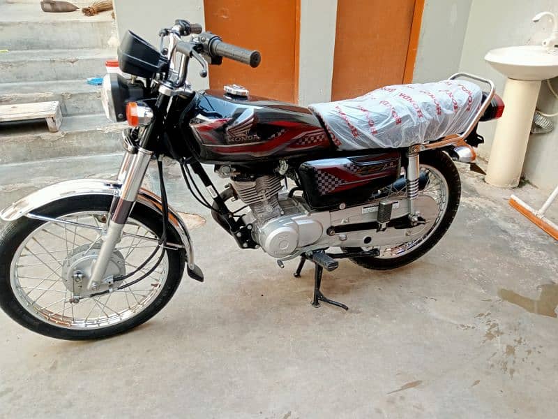 Honda CG 125 model 2024 ka 6 month unregistered 1300 km Chali ve 8