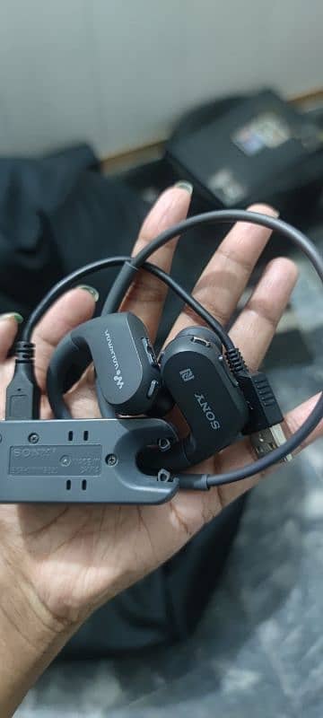 Sony Bluetooth headphones (walkman nw-ws620) 0