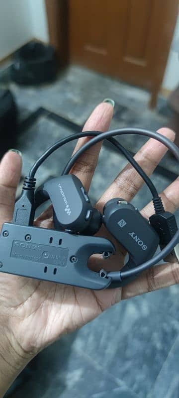 Sony Bluetooth headphones (walkman nw-ws620) 1