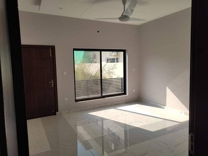 14 Marla Brand New House For Rent 4