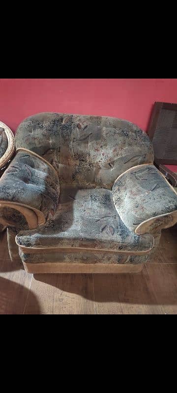 5 person sofa set available in good condition 1