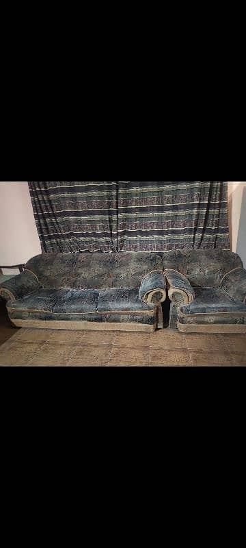 5 person sofa set available in good condition 3