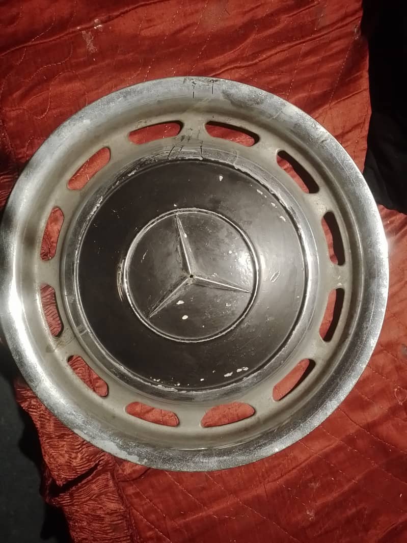 Mercedes wheel cups 1