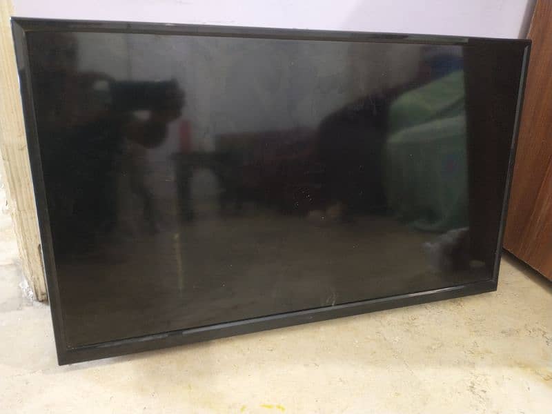 LCD led tv 32inch panel broken . urgent sale 0