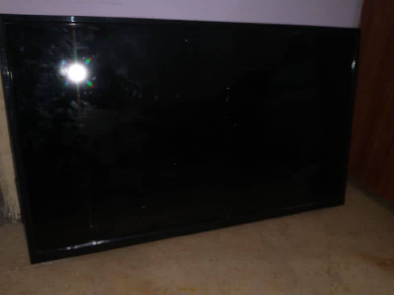 LCD led tv 32inch panel broken . urgent sale 4