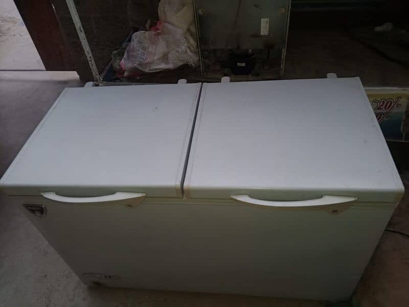 Waves Double Door D freezer in good condition 1