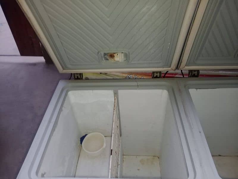 Waves Double Door D freezer in good condition 2