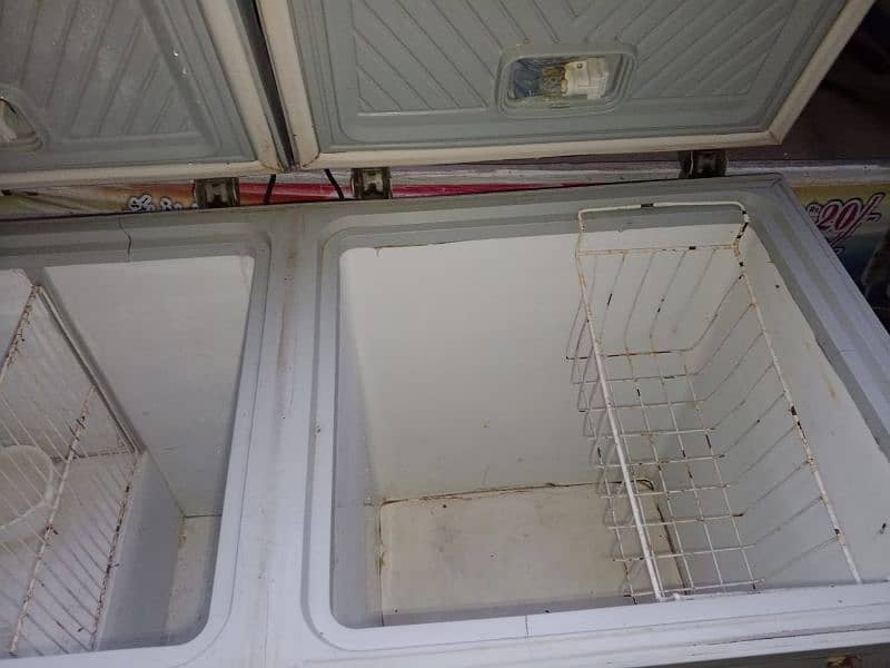 Waves Double Door D freezer in good condition 3