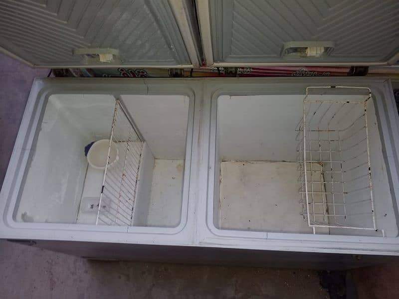 Waves Double Door D freezer in good condition 5