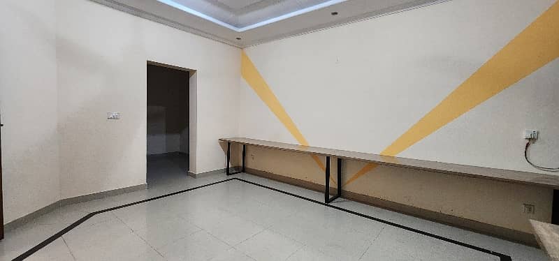 1 Kanal Semi Furnished For Office 14