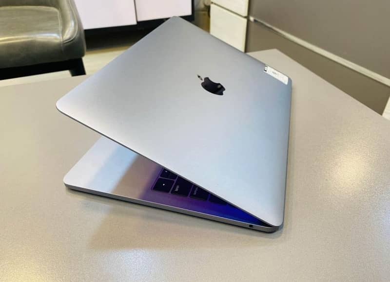 MacBook Pro 13” 2017 NOn Touchbar i7/16/256 4