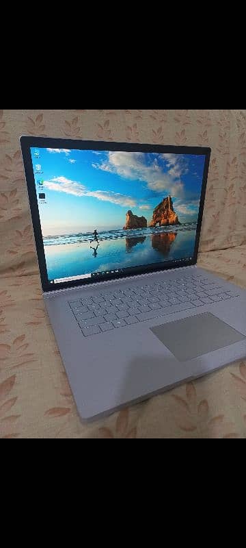 Microsoft Surface Book 2 Ci5, 8Th Gen, 8GB/256GB 0