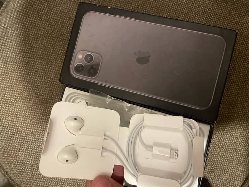 iphone 11 pro max ka 100% Original Box Pulled Handfree hy 2