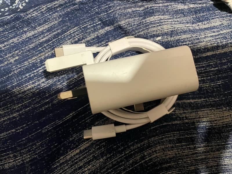 Google Pixel 7 Pro ka 100% Original Charger hy 3