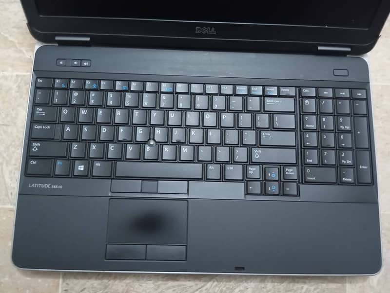 DELL Latitude E6540 core i5(4th  generation)8gb Ram,128 gb SSD+320gb 4