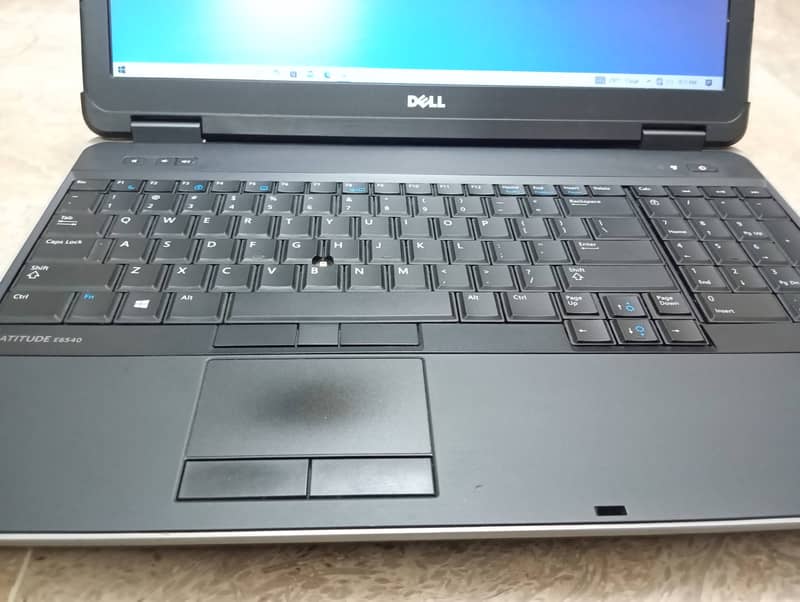 DELL Latitude E6540 core i5(4th  generation)8gb Ram,128 gb SSD+320gb 10