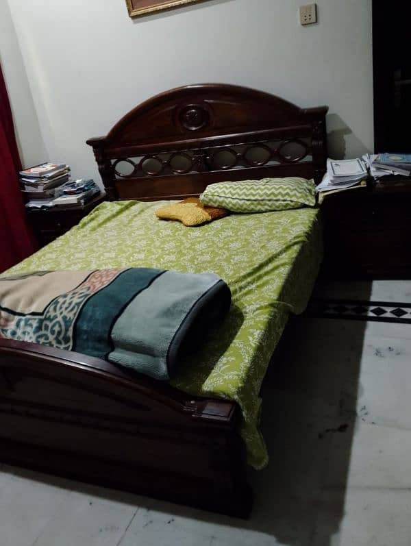 double bed with side table for sale in a good condition no fault 2