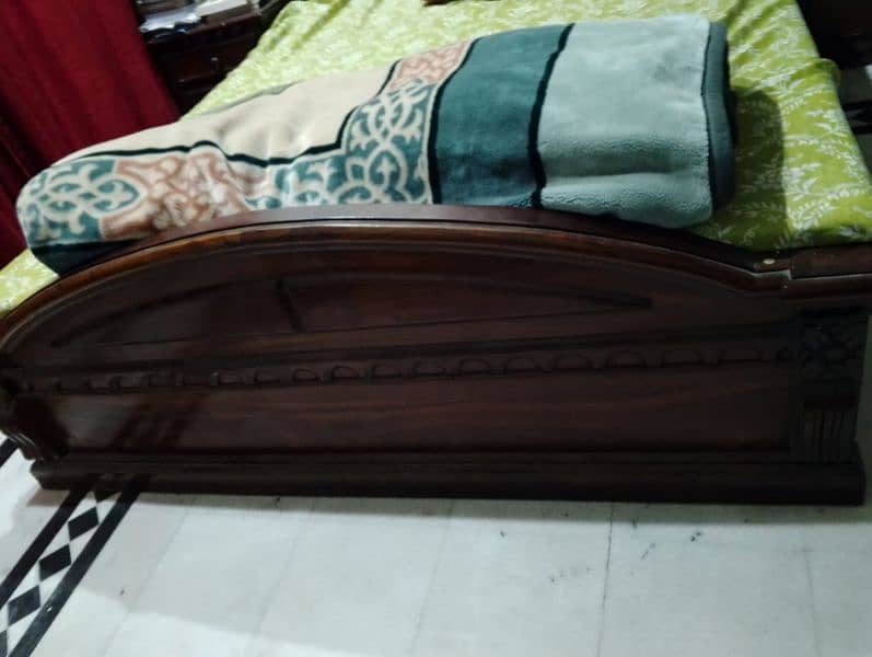 double bed with side table for sale in a good condition no fault 3