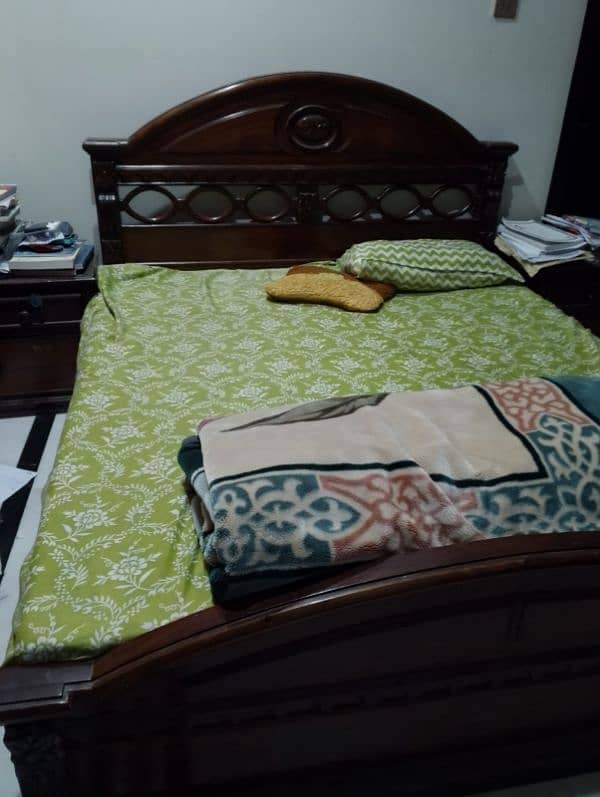 double bed with side table for sale in a good condition no fault 6