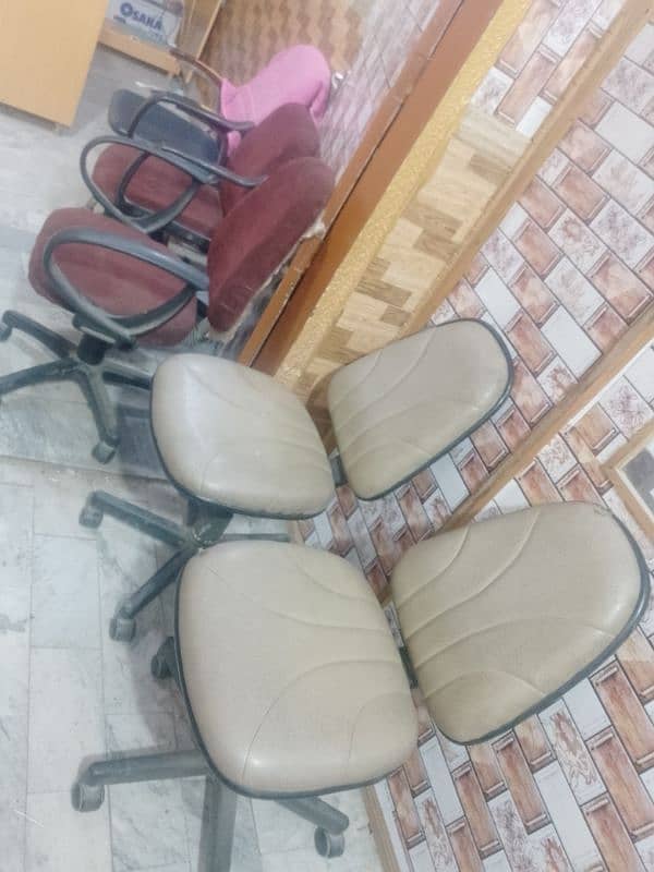 OFFICE FURNITURE AND COMPUTER FOR SALE OUT 3