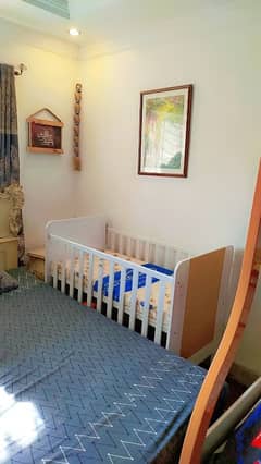 baby cot