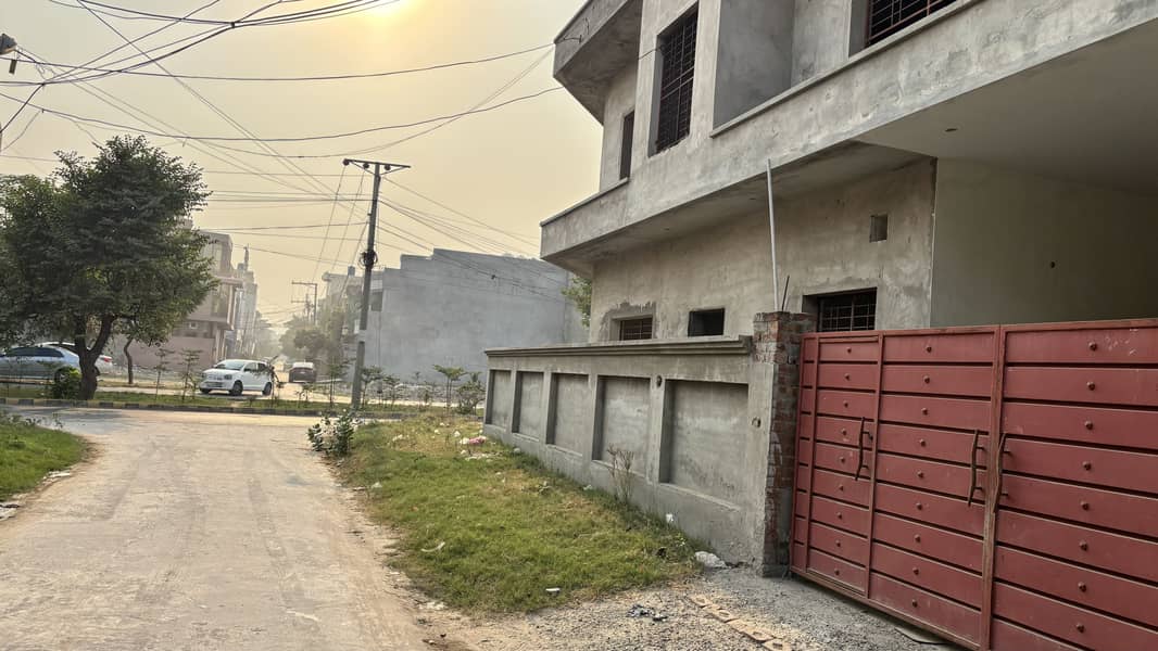 House For Sale In Semi Commercial Near Umer Hospital Johar Town 80 Feet Road 8 Room 1